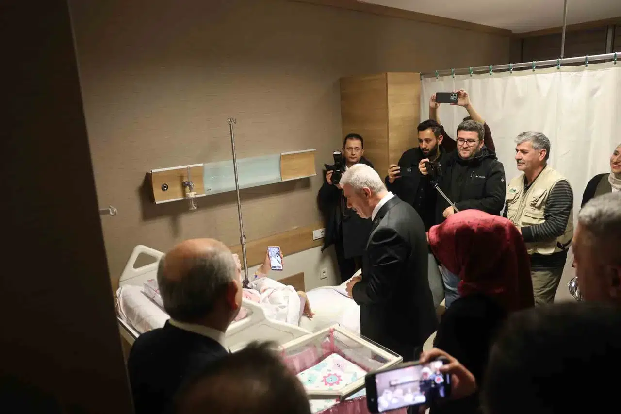 Konya’da Yılın Birinci Bebeğini Misyondaki Asker Babası Manzaralı Aramayla Gördü