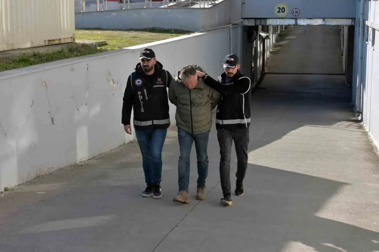 Mekke’den Zemzem Suyu Alıp Adana’da Musluk Suyu ile Çoğalttı