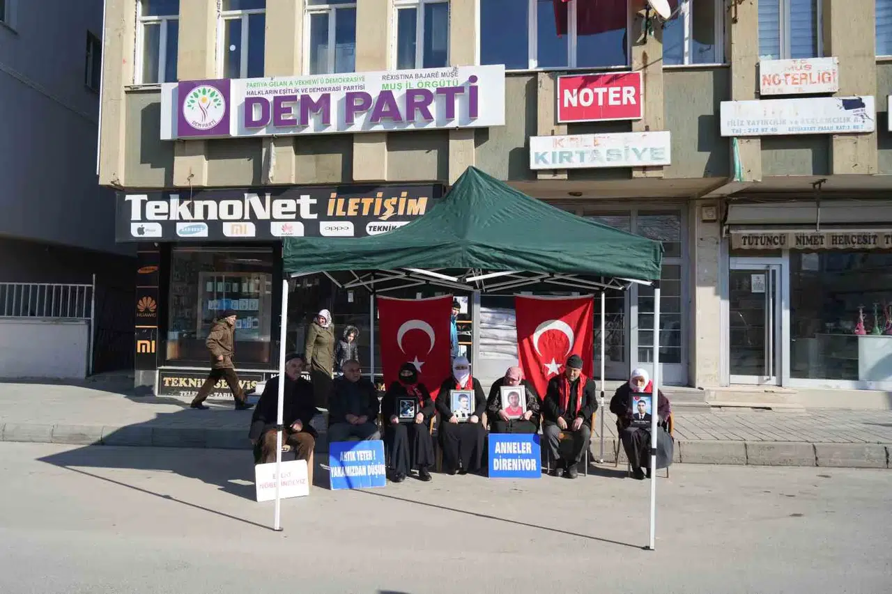 Muş’ta Ailelerin Evlat Nöbeti Devam Ediyor