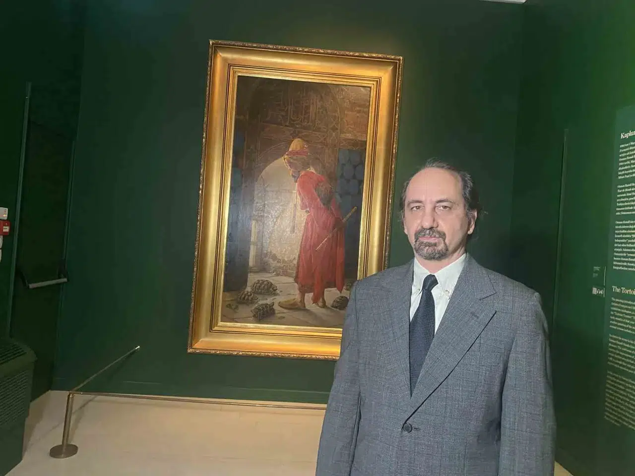 Osman Hamdi Bey’in Ünlü Tablosu ‘Kaplumbağa Terbiyecisi’nin İki Versiyonu Taksim’de Sergileniyor