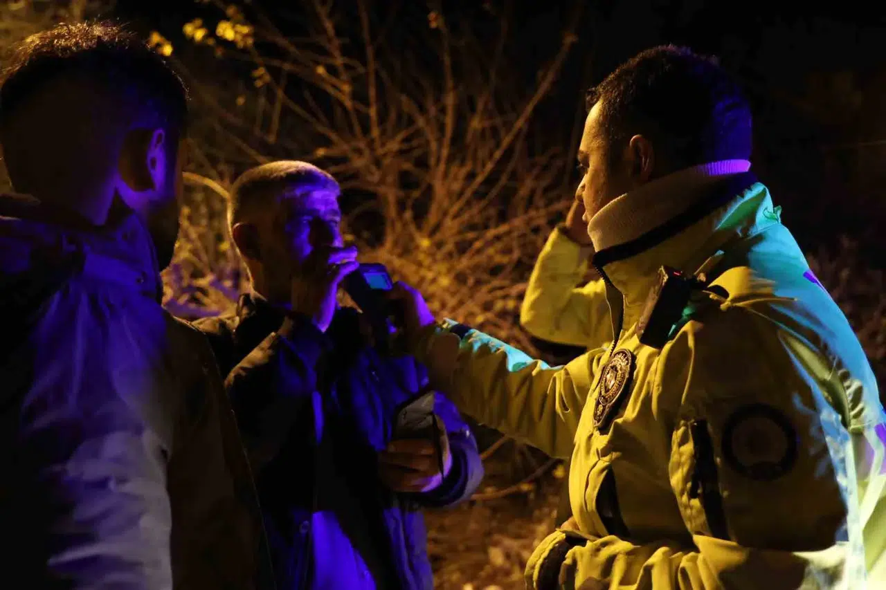 Polisten Kaçan Alkollü Şoför Kaza Yaptı, Savunması "Pes" Dedirtti: "Bugün Yılbaşı Gecesi İçerim"