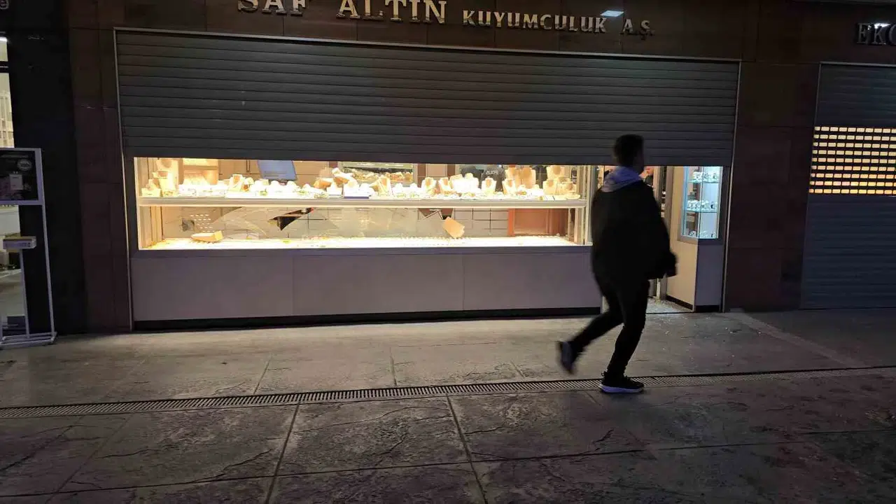 Safranbolu’daki Kuyumcu Soygununda Çalınan Altınlar Ele Geçirildi, Zanlılar Her Yerde Aranıyor