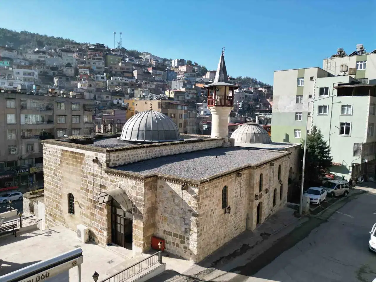 Sarsıntıda Hasar Alan Cami Tarihi Cami Onarım Çalışmasının Akabinde İbadete Açıldı