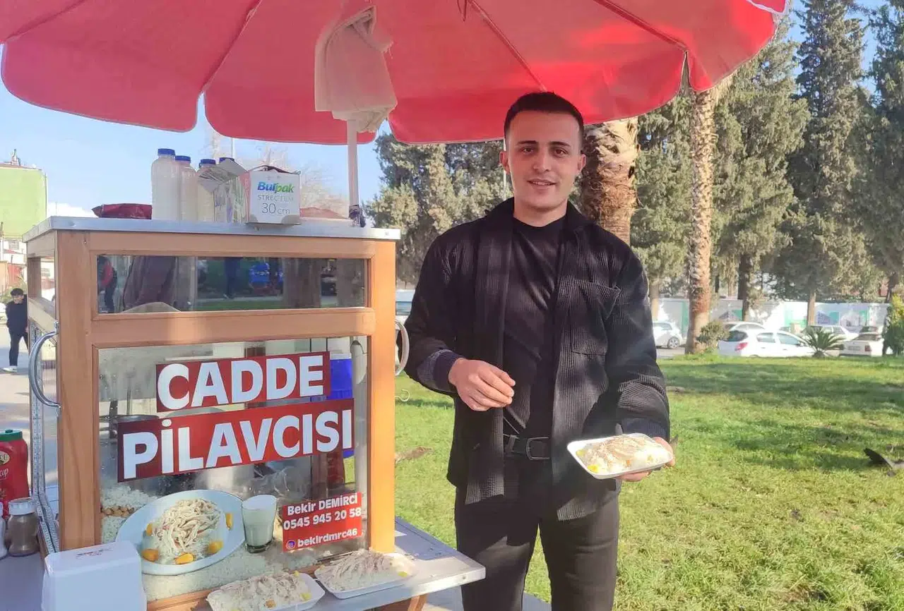 Sarsıntıdan Sonra Memleketine Döndü, Baba Mesleğini Devam Ettiriyor