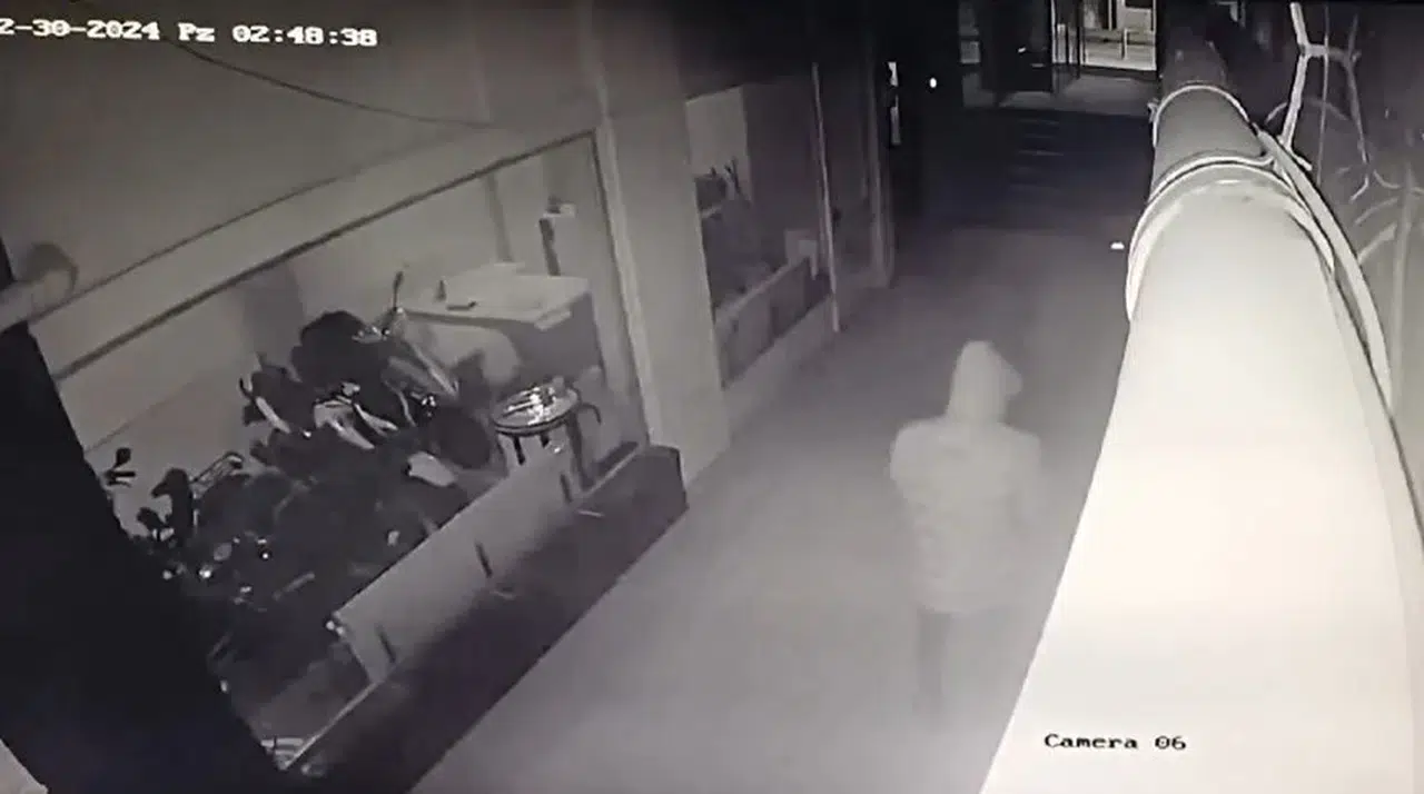Soygun Planı Cam Pürüzüne Takıldı, O Anlar Kameralara Anbean Yansıdı