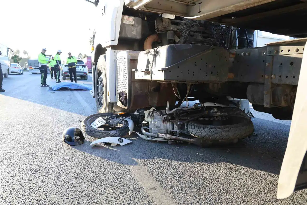 Tırın Altında Kalan Motosiklet Şoförü Hayatını Kaybetti