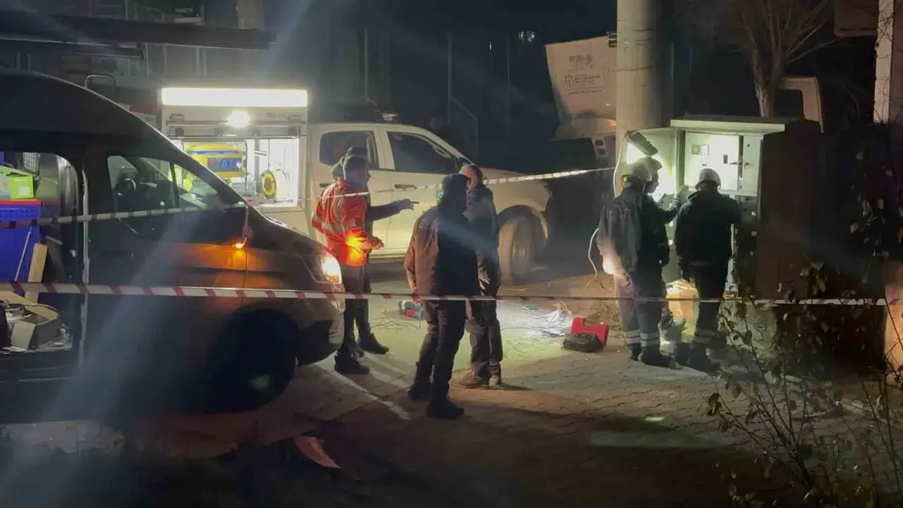 Trafo Tamiri Sırasında 2 Çalışanın Yüzü ve Kolu Yandı