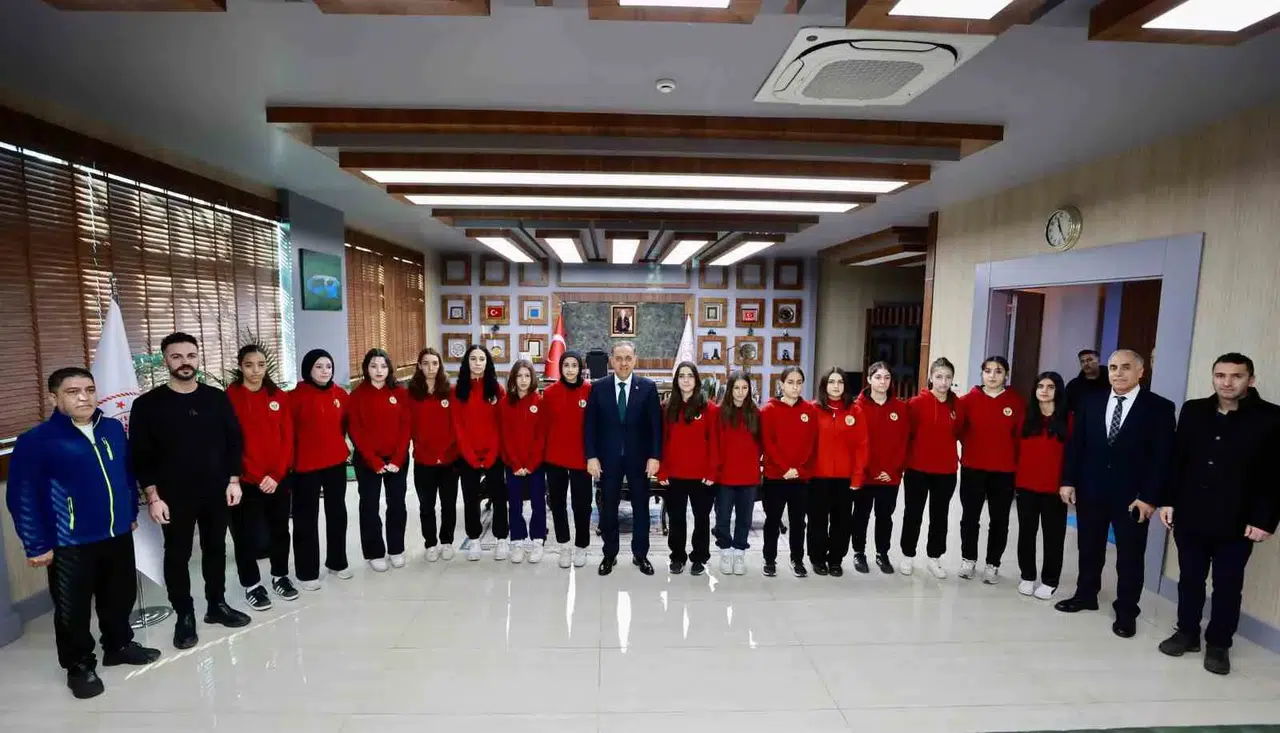 Vali Usta: ’’Urfa ile Bingöl’ün Ortasındaki Dostluğun Bozulmasına Müsaade Etmeyeceğiz’’