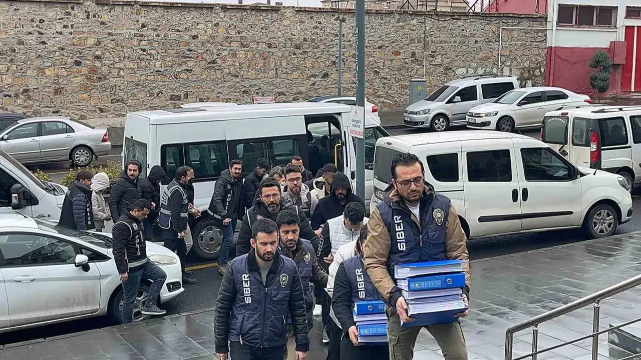 Vatandaşları 500 Milyon TL Dolandıran 61 Çete Üyesi Adliyeye Sevk Edildi