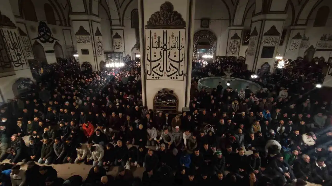 Yılın Birinci Sabah Namazında Binlerce Vatandaş Ulucami’ye Akın Etti