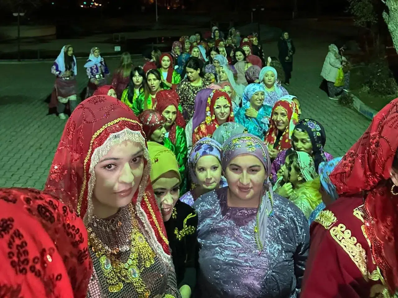 “Yöresel Kıyafet ve Şalvar Gecesi” Aktifliği Görsel Şölene Dönüştü İzdiham Yaşandı