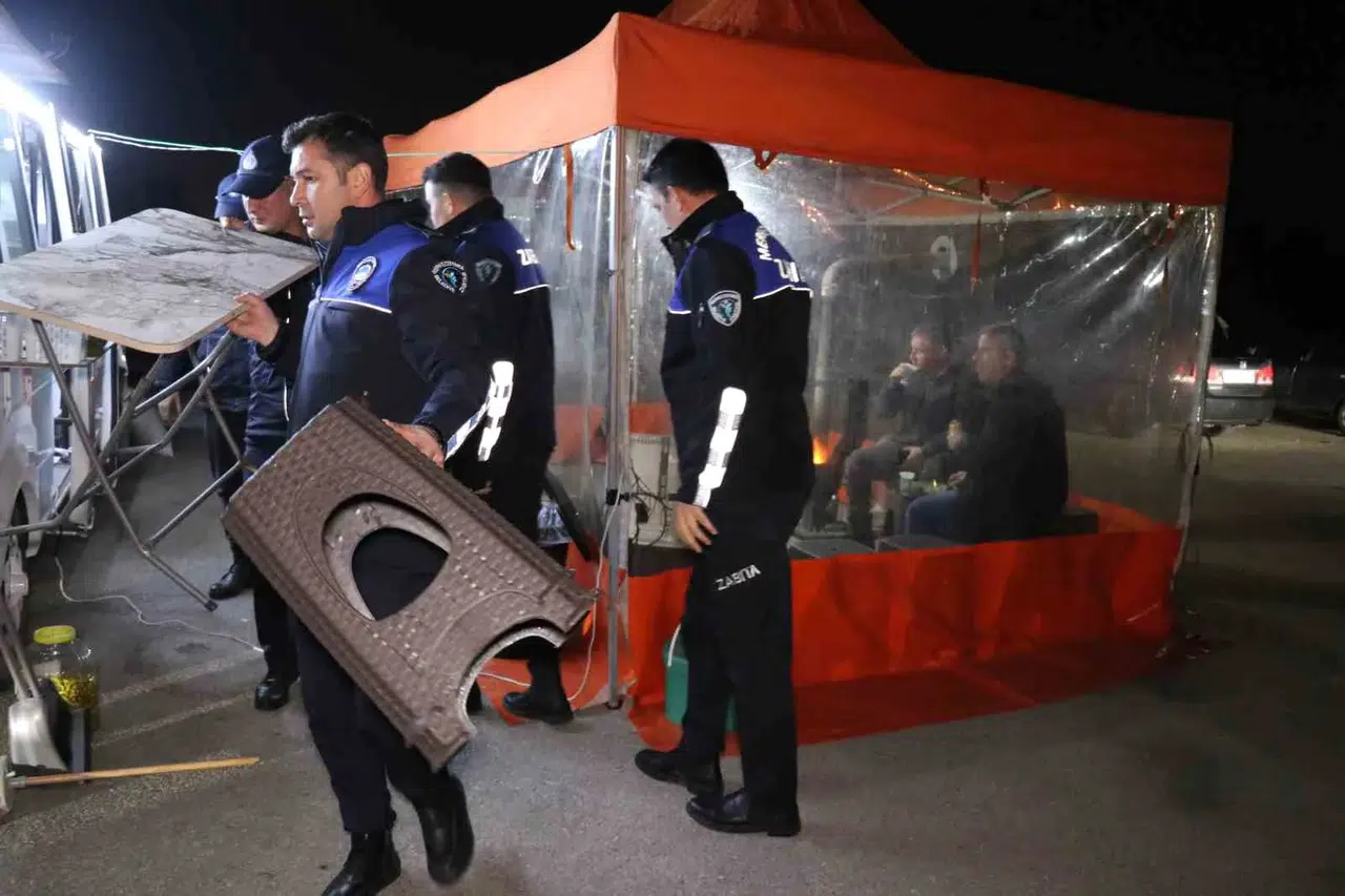 Zabıtanın Gece Operasyonunda Seyyarın Sözleri Pes Dedirtti: "Bir Daha Yaparız, Bizde Para Çok”