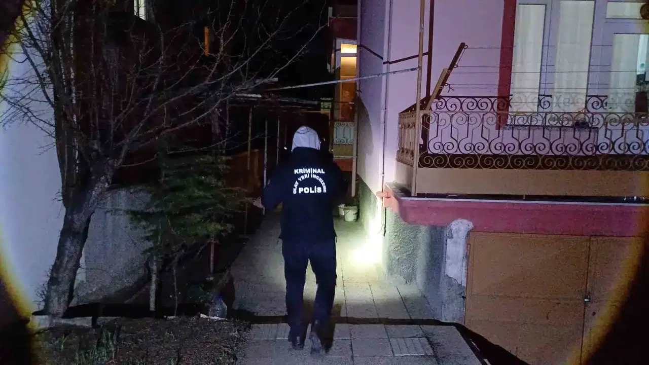 26 Yaşındaki Genç Meyyit Bulundu, Yanındaki Arkadaşı Gözaltına Alındı