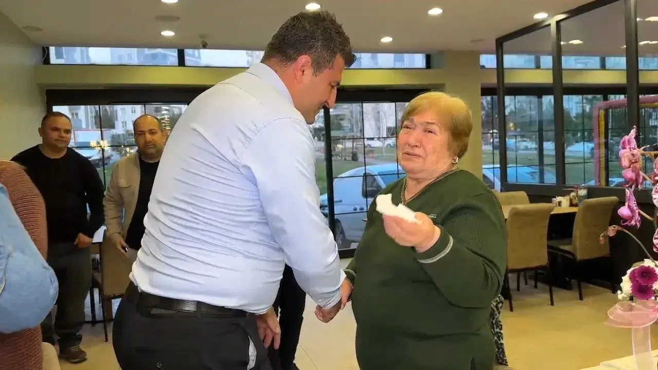 27 Sene Sonra Öğretmenleriyle Bir Ortaya Geldiler