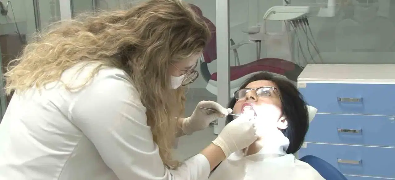 33 Yıldır Endişeden Diş Doktoruna Gitmiyordu: ‘Gülümseten Diş Projesi’ ile Tedavi Oldu
