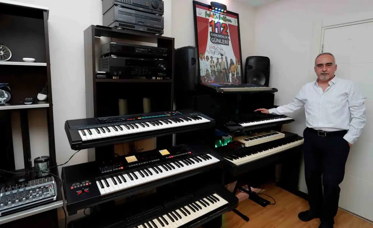 40 Yıllık Müzik Aşkını, Nostaljik Müzik Klavyeleri ile Taçlandırdı