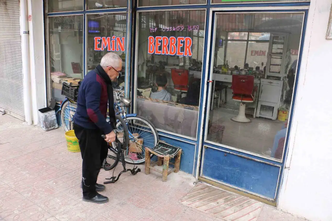 77 Yaşında 10 Parmağında 10 Beceri