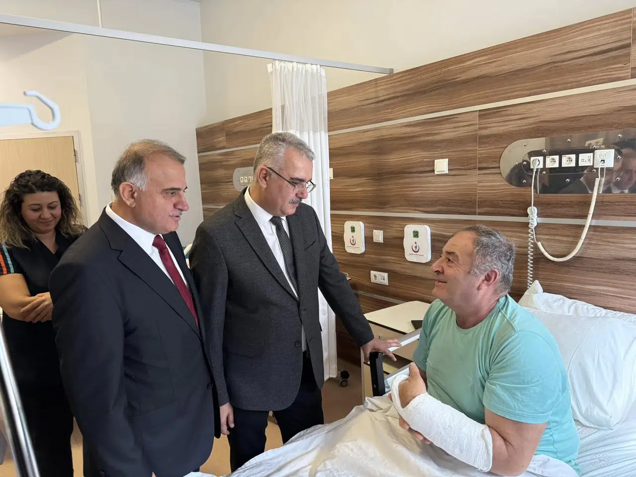 Ahlatcı, Hastaları Yalnız Bırakmıyor