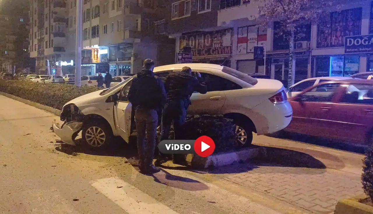 Alkollü Sürücü Orta Refüje Daldı