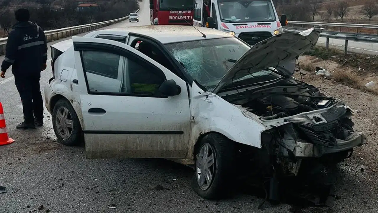 Alkollü Sürücü Kontrolü Kaybetti, Bariyerlere Daldı