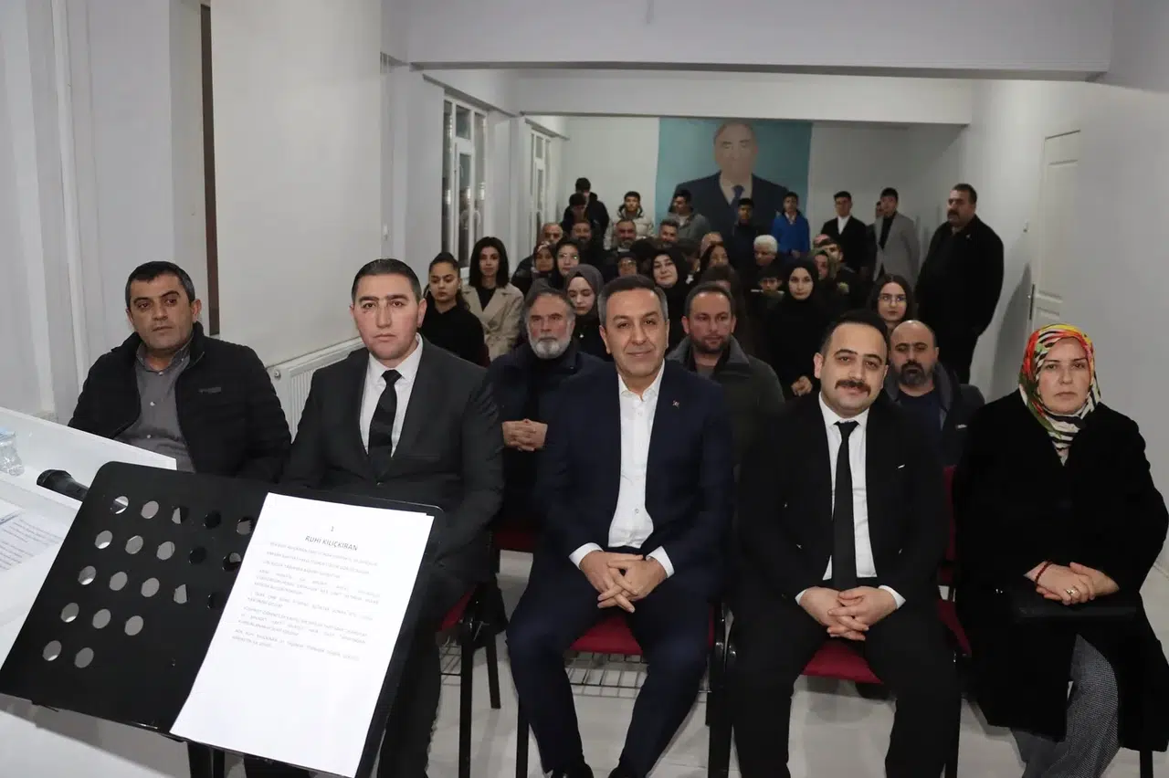 Dere, Çakıroğlu’nu Anma Programına Katıldı