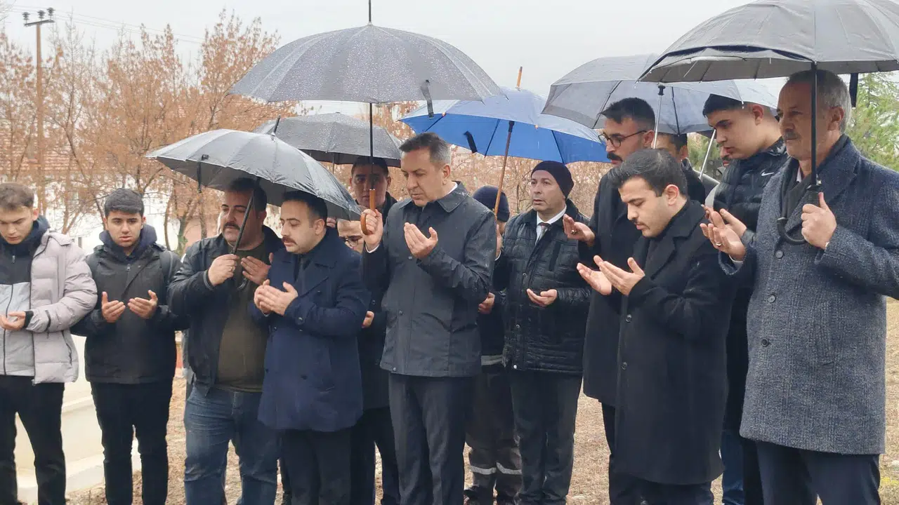 Dere, Menteş’i Andı