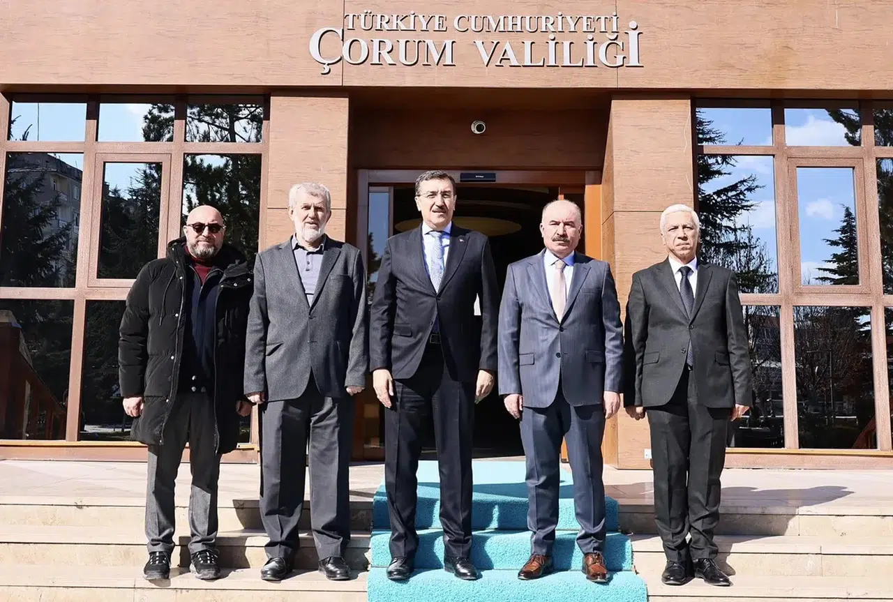 Eski Bakan Çorum'da