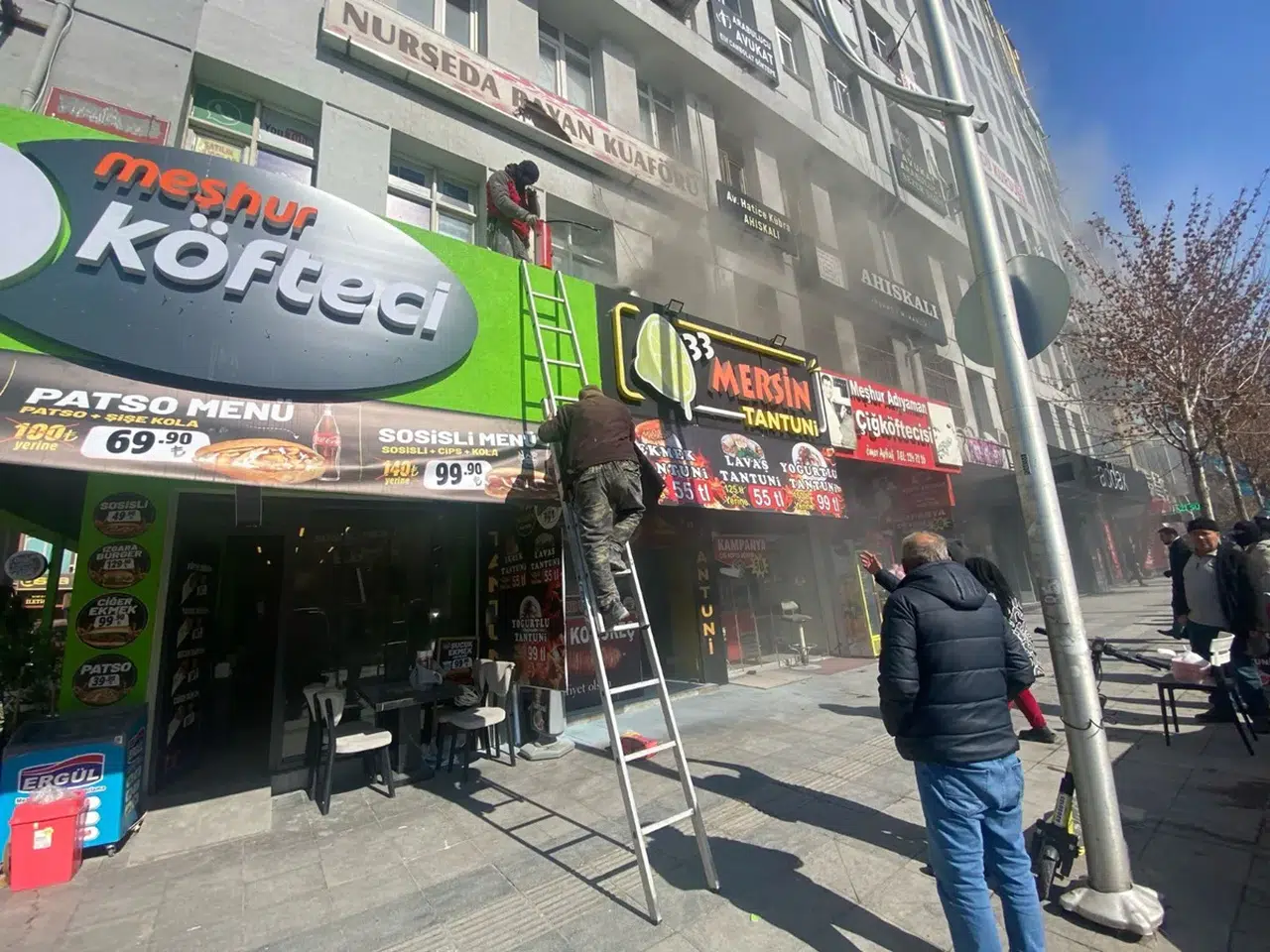 Gazi Caddesi’nde Yangın Paniği