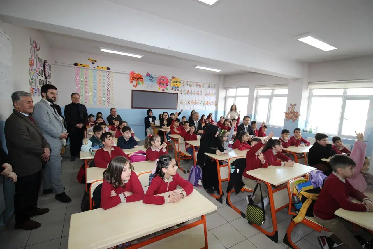 İlkokul Öğrencilerine Sigaranın Zararları Anlatıldı