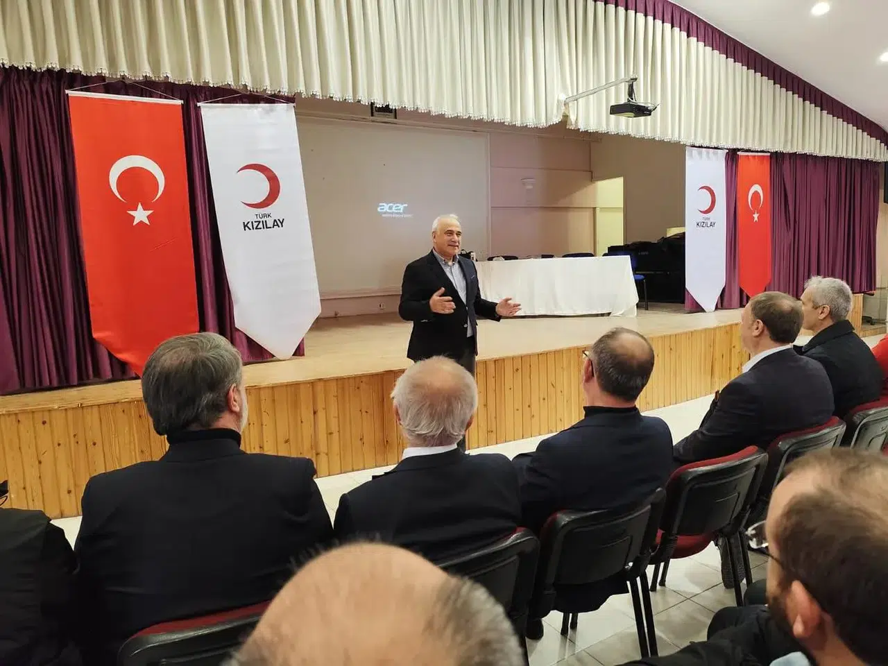 İskilip’te Kızılay Toplantısı