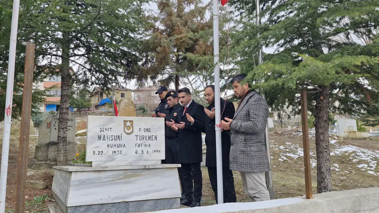 Kaymakam Şapaloğlu, Şehit Kabirlerini Ziyaret Etti