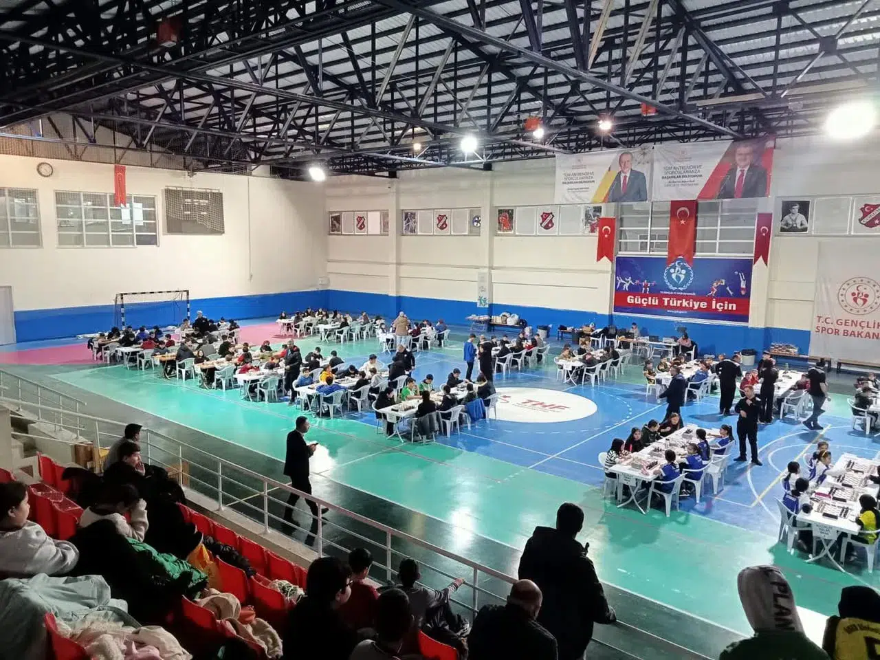 Kızlar Takım Satranç Turnuvası Başladı