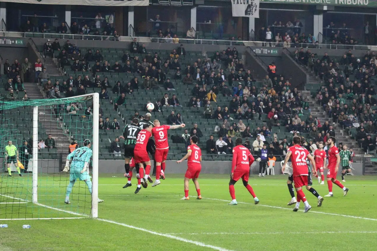 Kocaeli Duvarını Zorlayamadık: 2-0