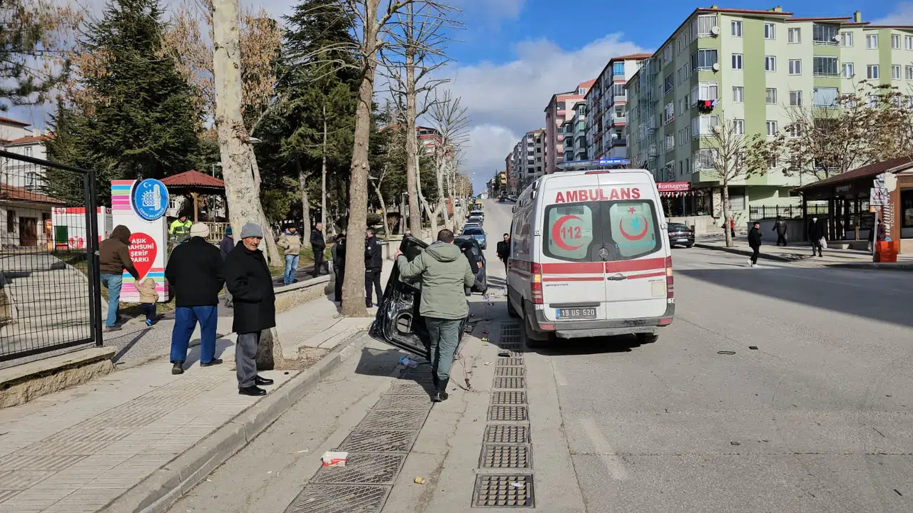 Motosikletle Cip Çarpıştı: 1 Yaralı