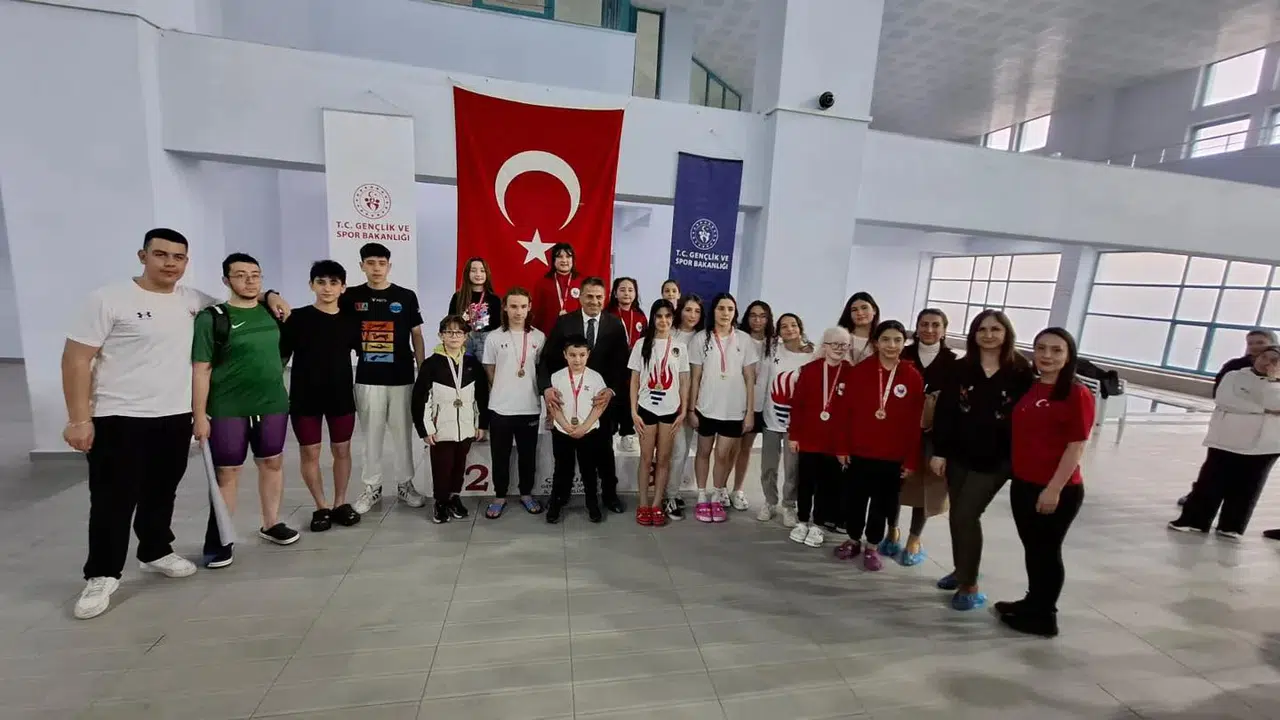 Paletli Yüzme Turnuvası Sona Erdi