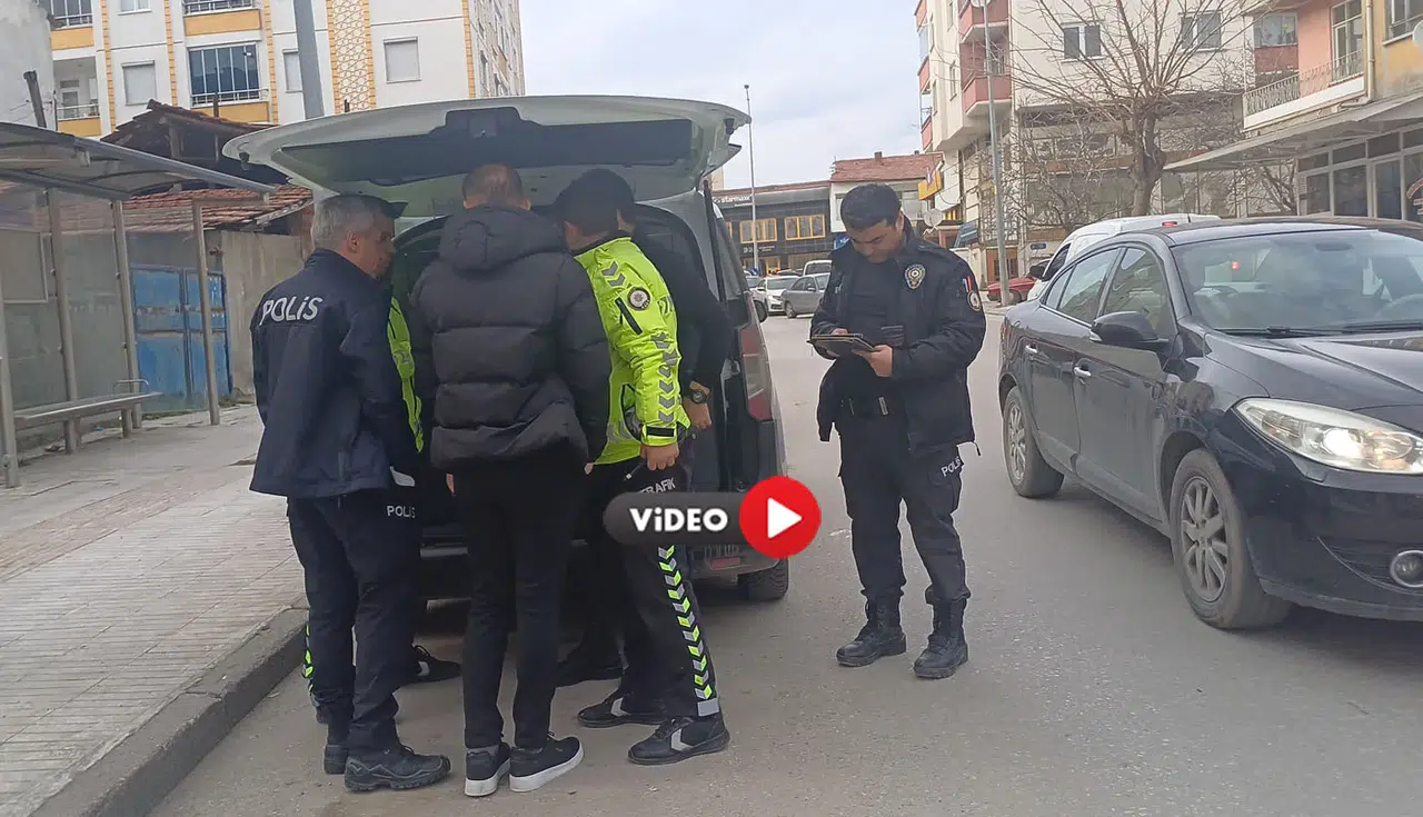 Polisten Kaçmaya Çalıştı, Üzerinden Tabanca Çıktı