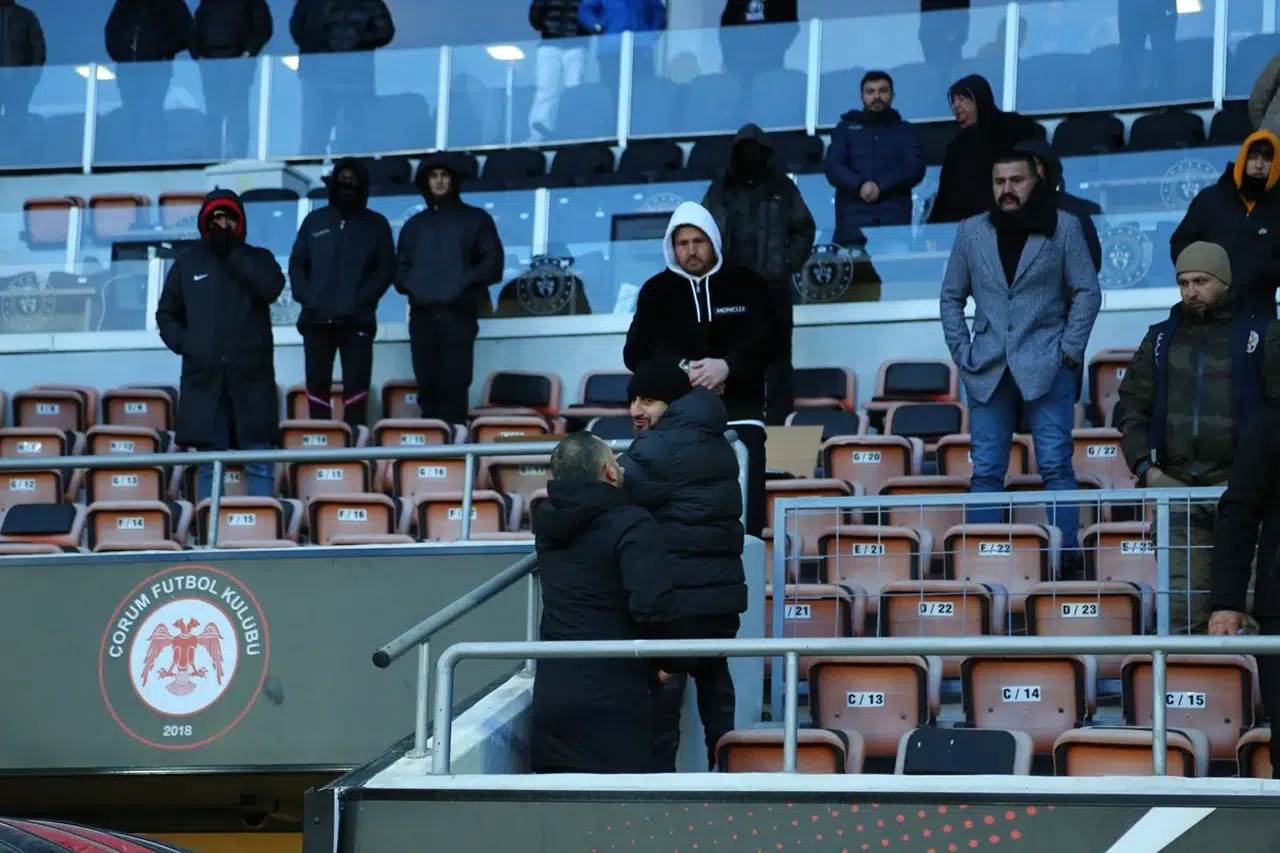 Serkan Özbalta Kırmızı Kart Gördü