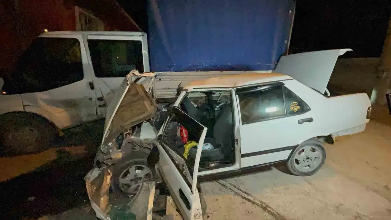 Alkolden Kaptırdığını Ehliyetini Alıp Yeniden Alkollü Araç Kullanan Şoför Kazada Ağır Yaralandı