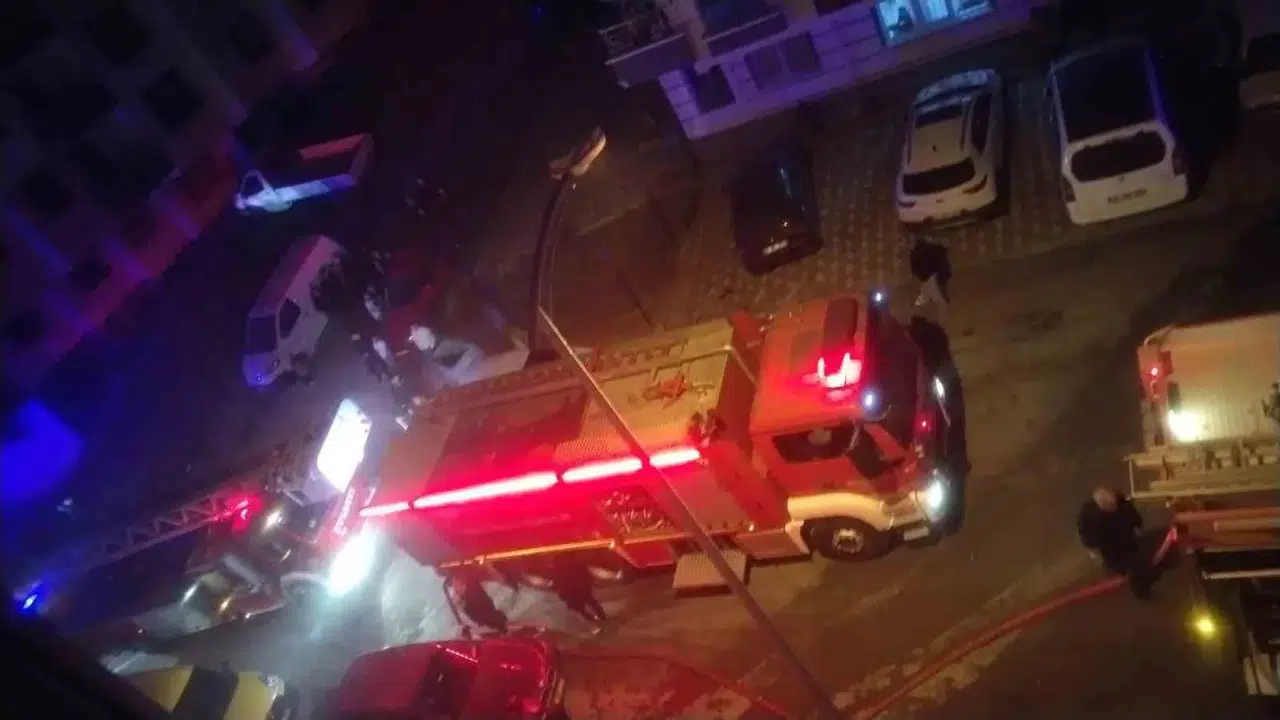 Ankara’da 5 Katlı Binada Korkutan Yangın