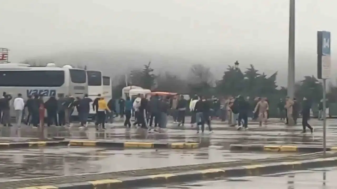 Ankaragücü’nün İki Taraftar Kümesi Birbirine Girdi: 1’i Ağır 7 Yaralı