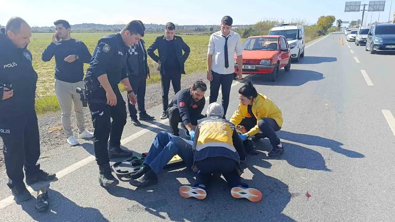 Araba ile Çarpışan Motosikletin Şoförü 50 Metre Sürüklendi: 1 Yaralı