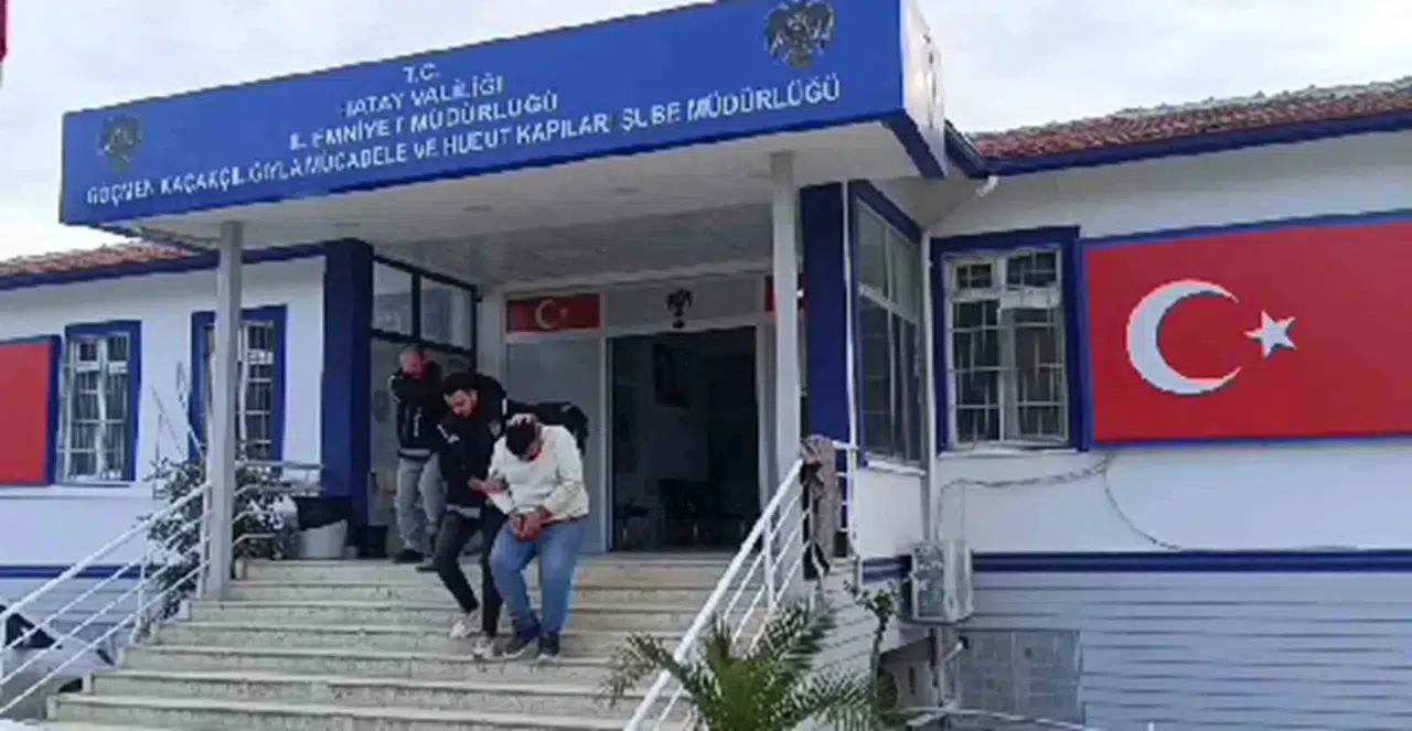 Araçlarıyla Göçmen Kaçıran Şahıslar Yakayı Ele Verdi