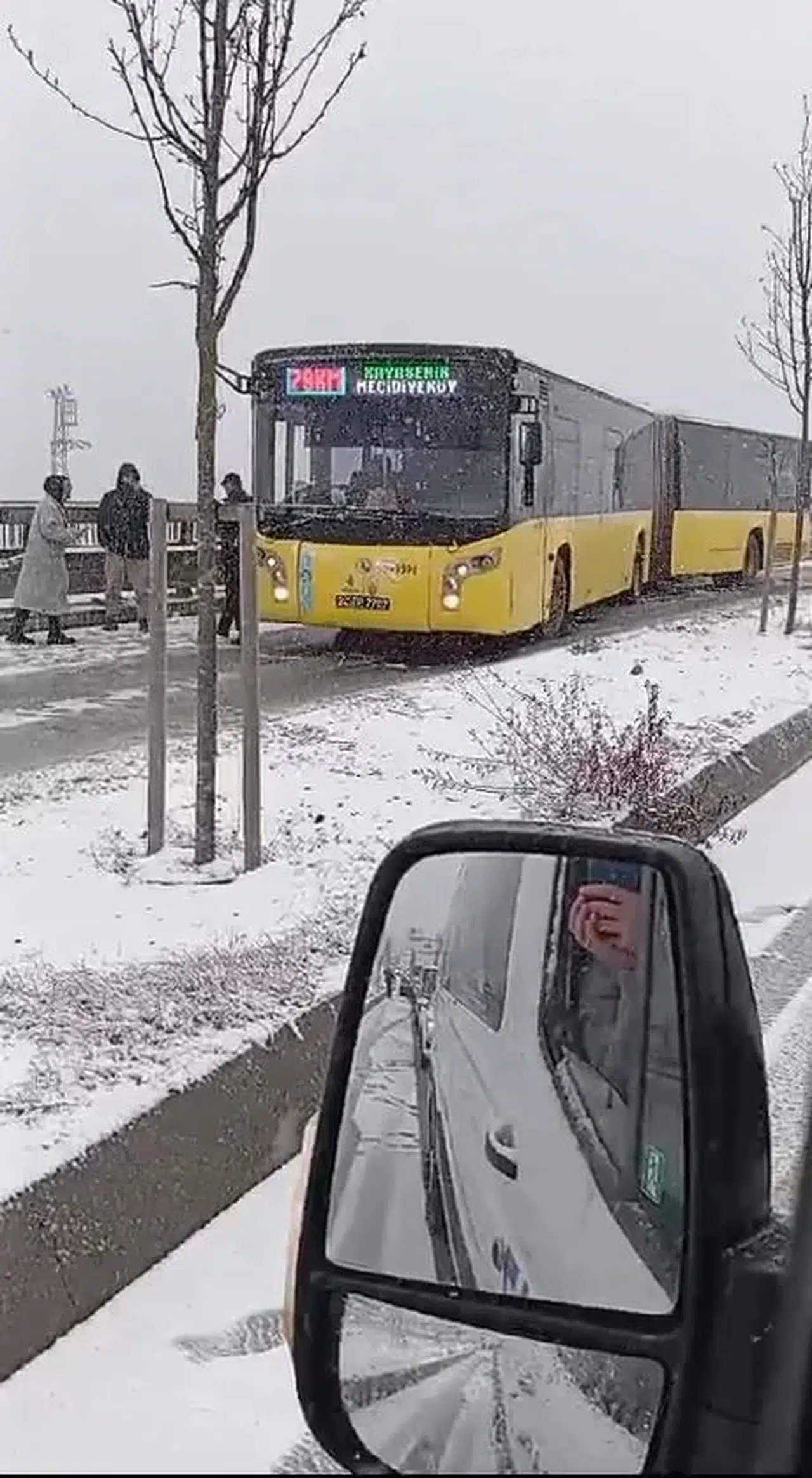 Arnavutköy’de İETT Otobüsü Yolda Kaldı