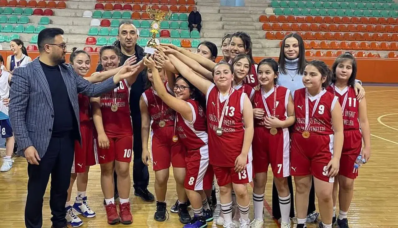Basketbolda Şampiyon Mustafa Kemal Ortaokulu Oldu