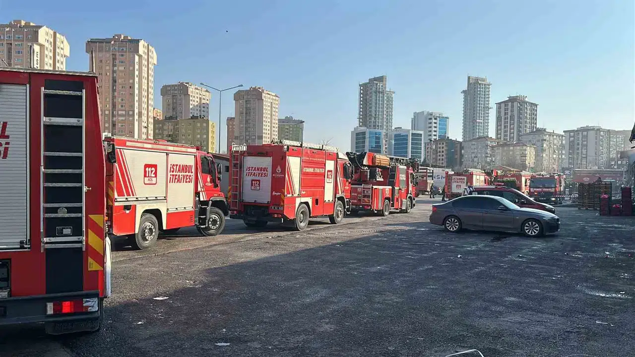 Ataşehir’de Zerzevat Halinde Korkutan Yangın