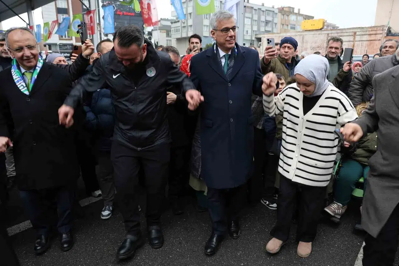 Bakan Memişoğlu, Vatandaşlara Balık Ekmek Dağıttı