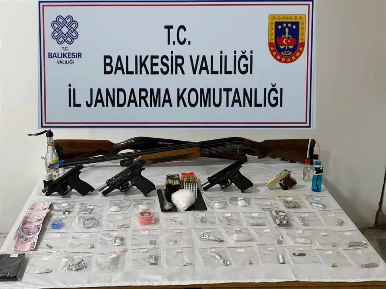 Balıkesir’deki Uyuşturucu Ticareti Operasyonunda 5 Kuşkulu Gözaltına Alındı