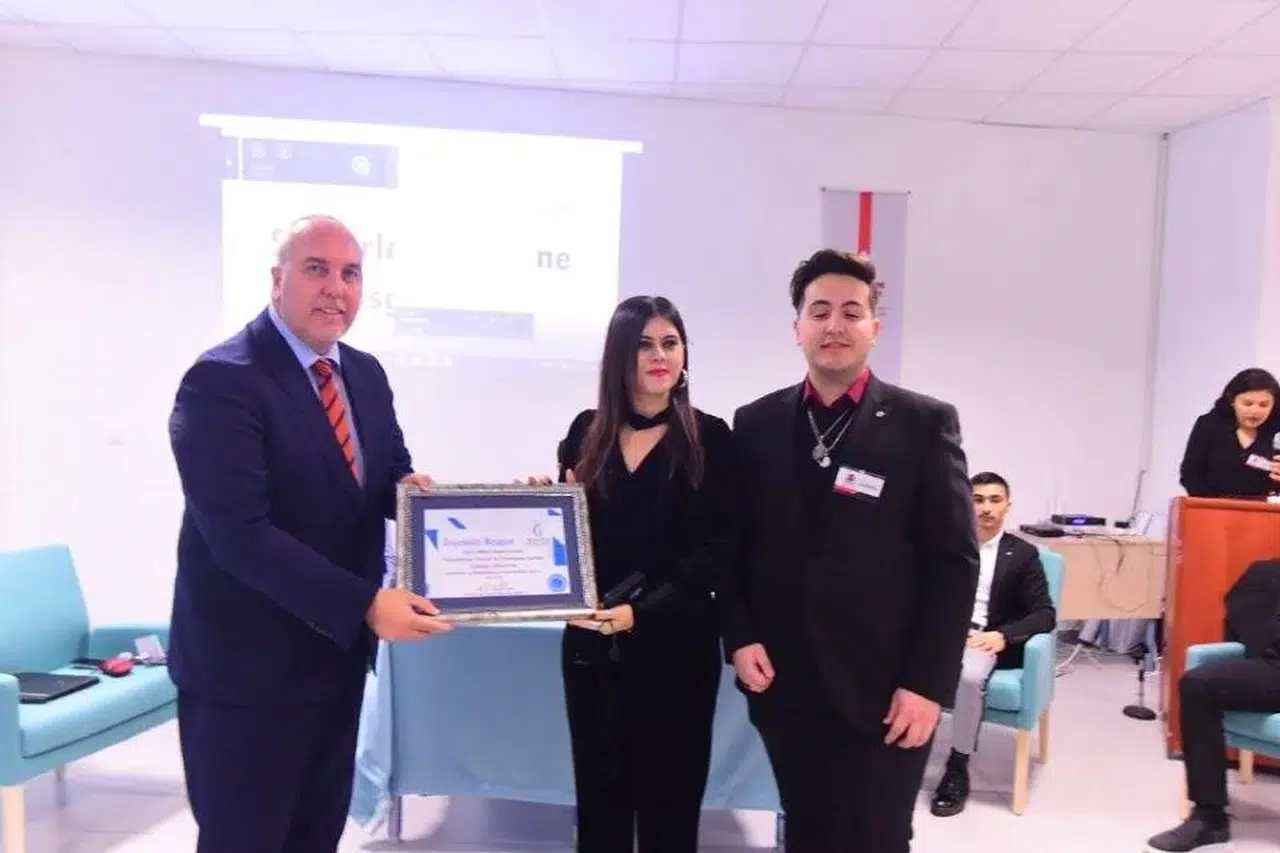 Balıkesirli Genç Müellife Büyük Onur