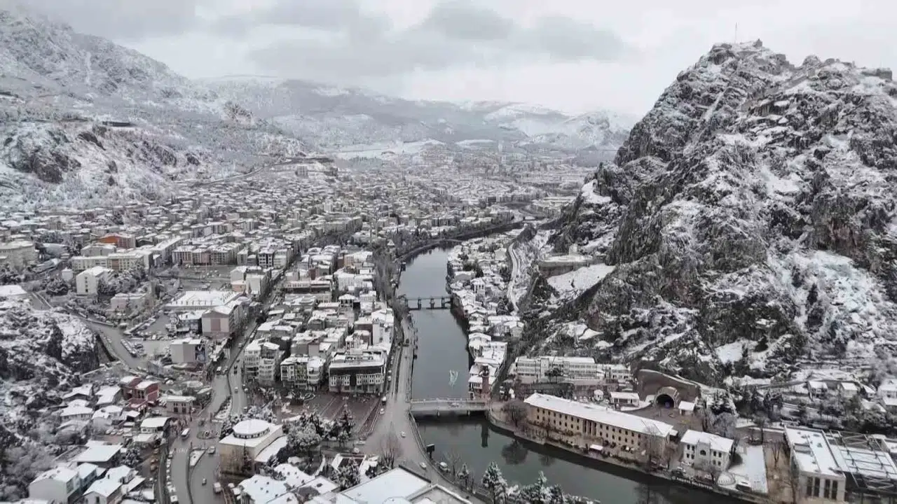 Barajların Alarm Verdiği Amasya’da Şubat’ta Yağan Kar Yüzleri Güldürdü
