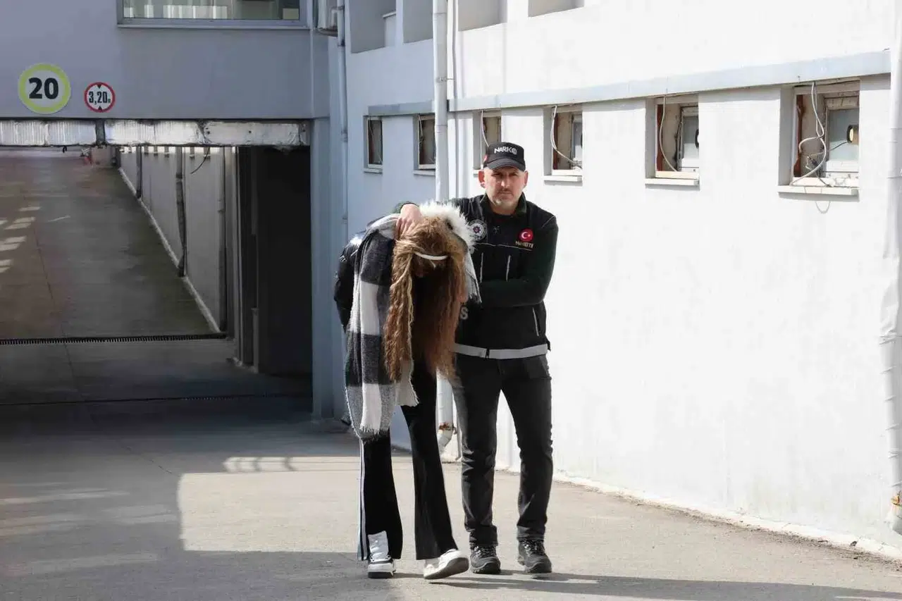 Bayan Görünümlü Erkek Torbacı Tutuklandı